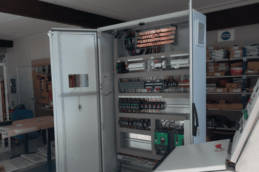 Image d'un tableaux électriques en préparation